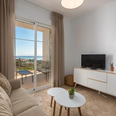 Small Oasis 2404 Beautiful Ground Floor Apartment