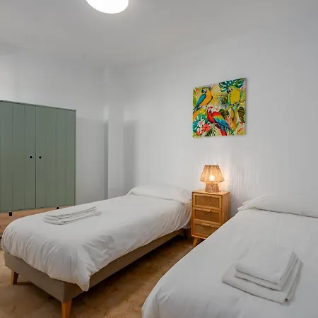Small Oasis 2404 Beautiful Ground Floor