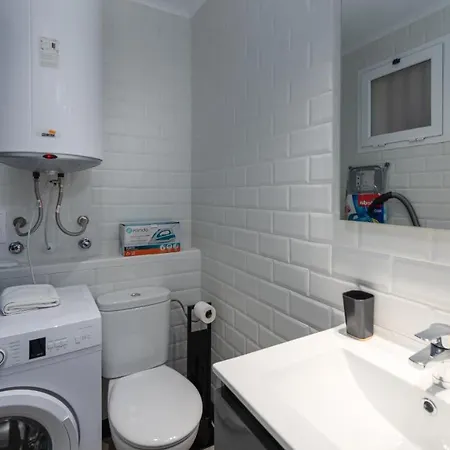 Small Oasis 2404 Beautiful Ground Floor Apartment *